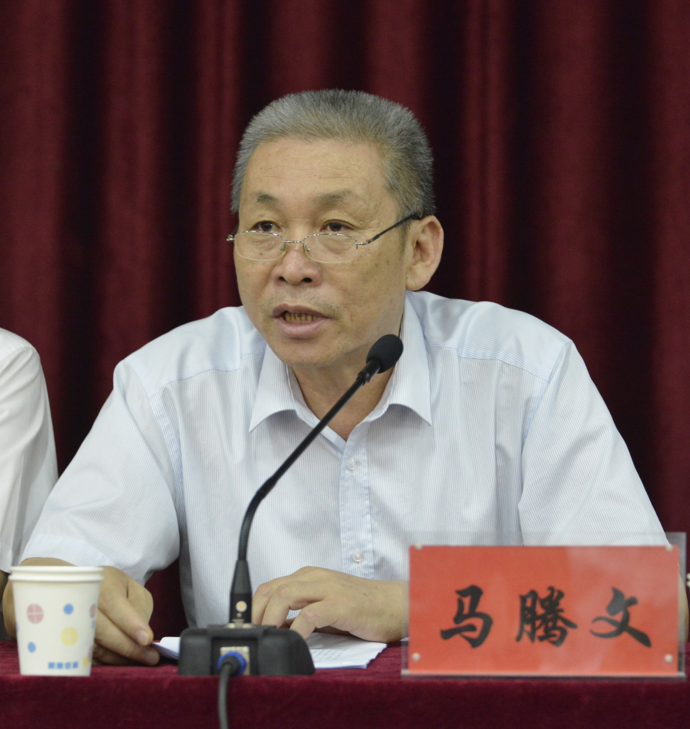 03马腾文宣读表彰决定.jpg