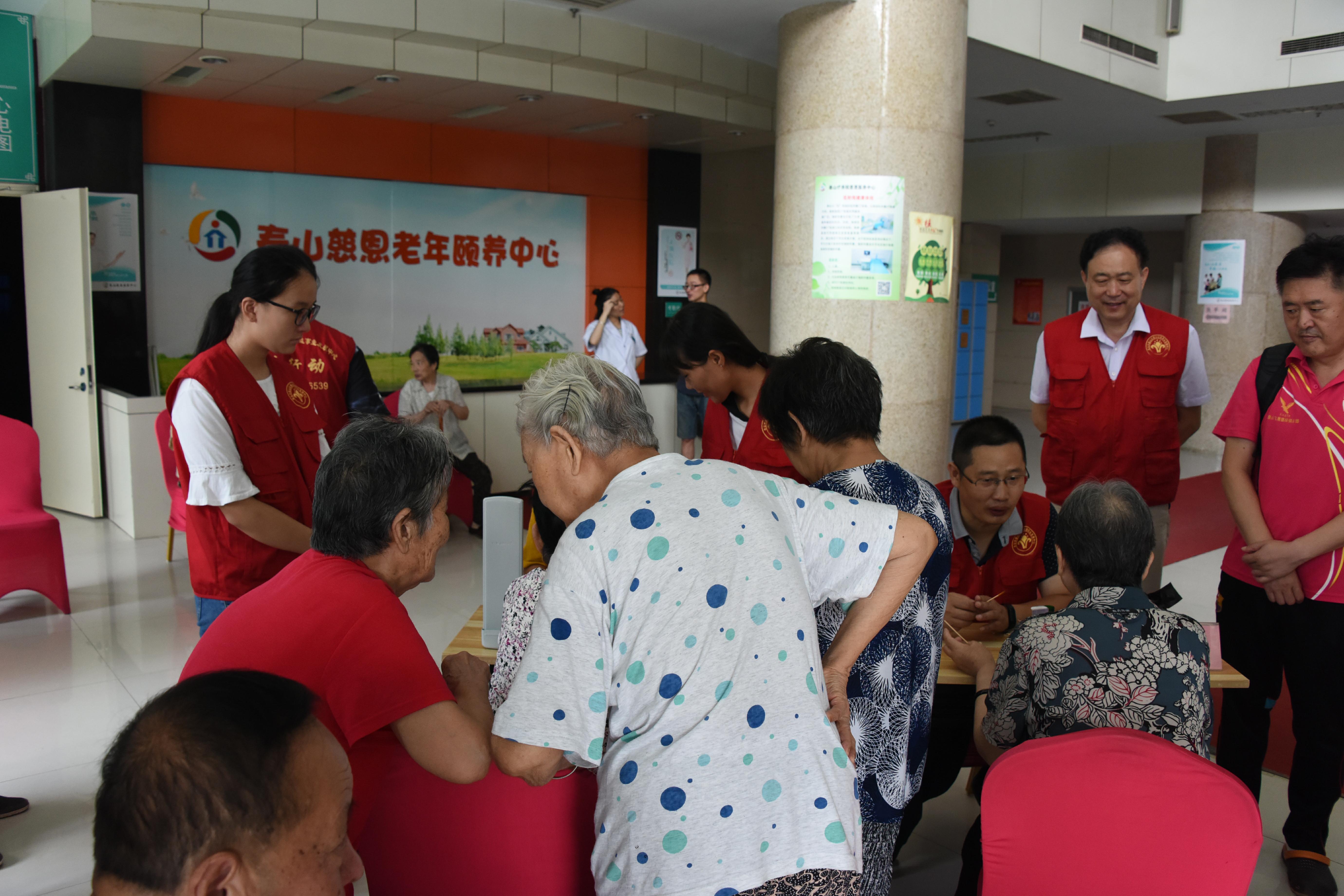 bevictor伟德集团助理创建全国文明城市志愿者活动3.jpg