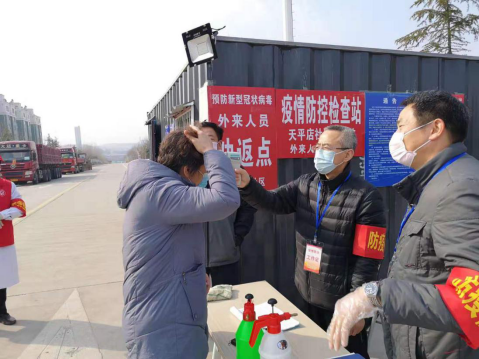 bevictor伟德集团党员干部到社区报到,积极参加“到一线•肩并肩•战疫情”专项行动302.jpg